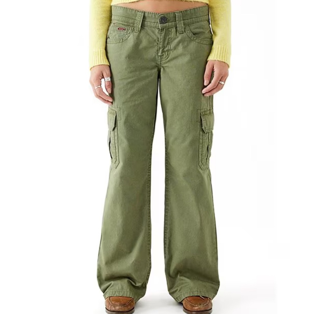 BDG Urban Outfitters Kayla Low Rise, loose fit Cargo Pants, Green, size 2, NWT